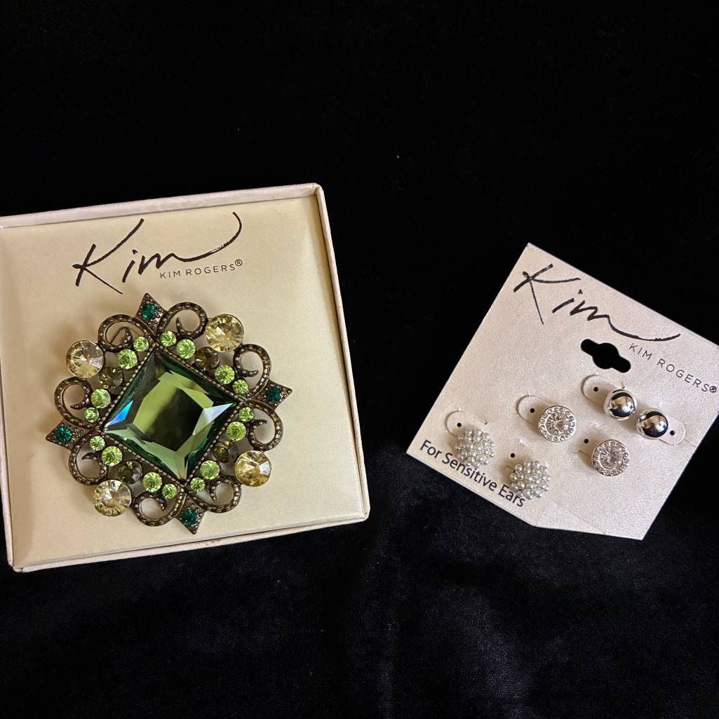 Kim Rogers Brooch With Silver And Pearl Earring Set 25$